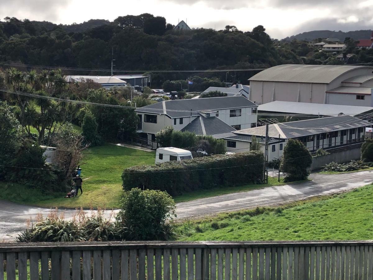 ハーフムーンベイ Stewart Island Backpackersホステル エクステリア 写真